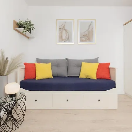 Warsaw Comfy Cichej Laki By Renters