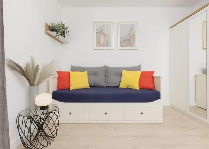 Warsaw Comfy Cichej Laki By Renters